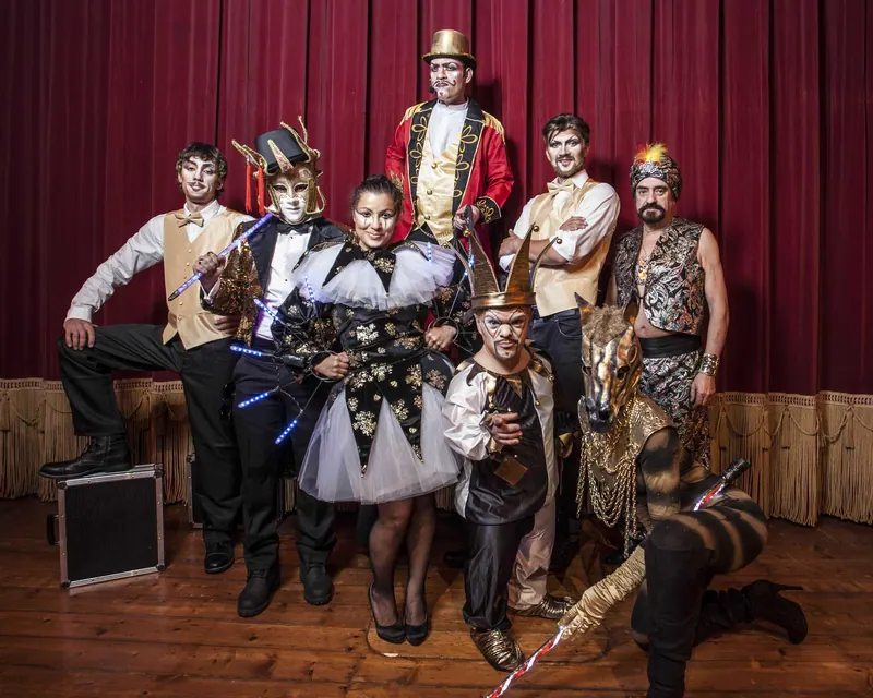 Intel · Cabaret Cirque