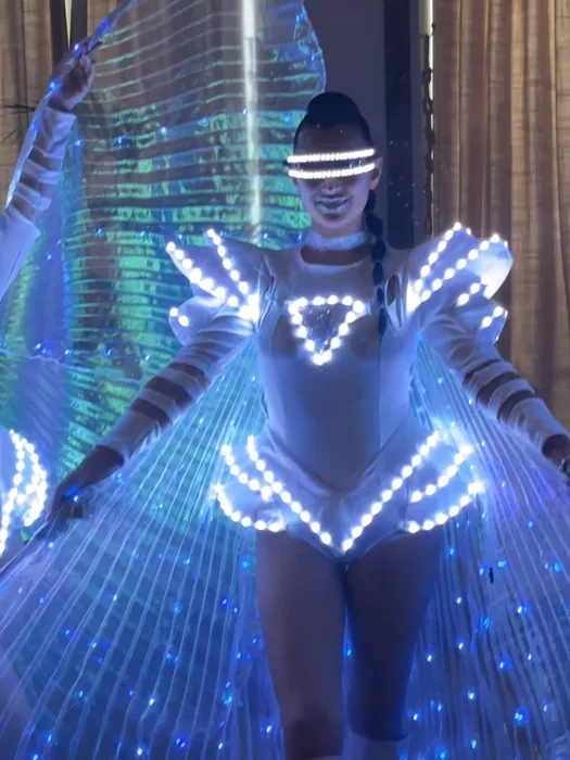 White Future Girls — imagen 1
