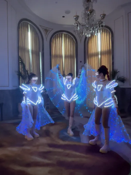 White Future Girls — imagen 2