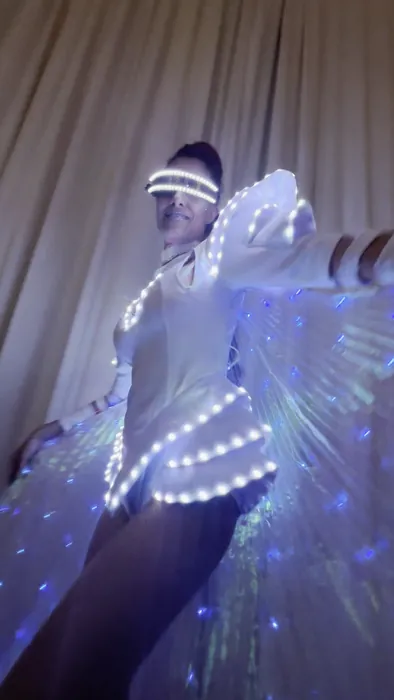White Future Girls — imagen 4