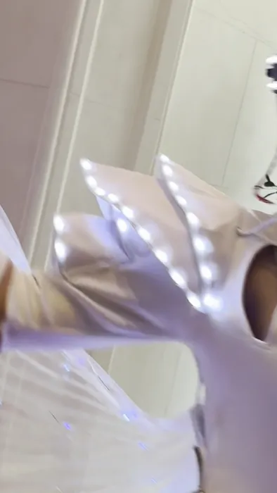 White Future Girls — imagen 6